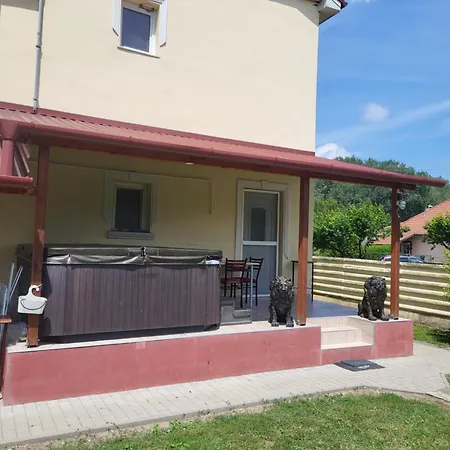Napsugar Vendeghaz Apartment Tiszaujvaros